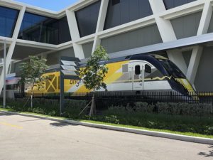 Brightline train at Fort Lauderdale Station by Phillip Pessar (CC-BY 2.0)